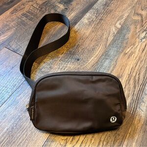 ~*~ Lululemon Athletica Walnut Crunch Gold 1L Belt Bag ~*~